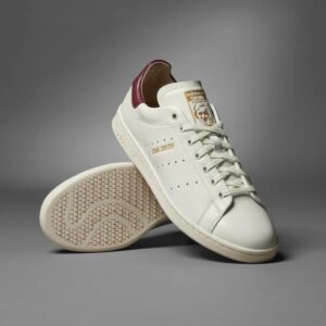 Adidas Stan Smith thiết kế tối giản, màu trắng chủ đạo.